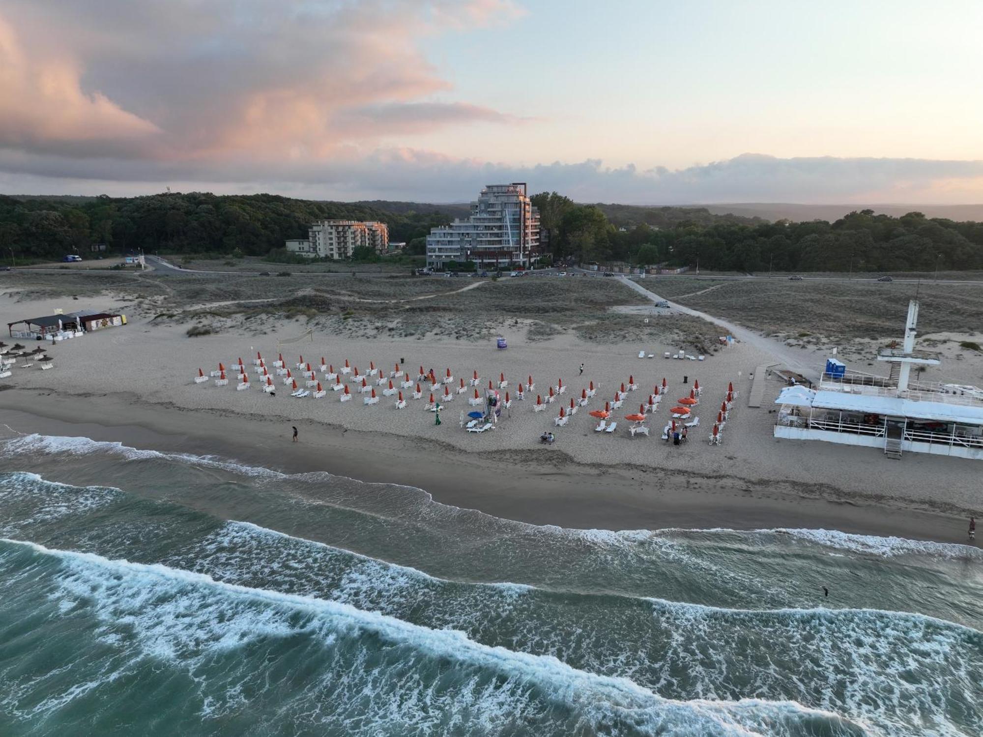 Allure Beach Resort Aparthotel Primorsko Exterior photo
